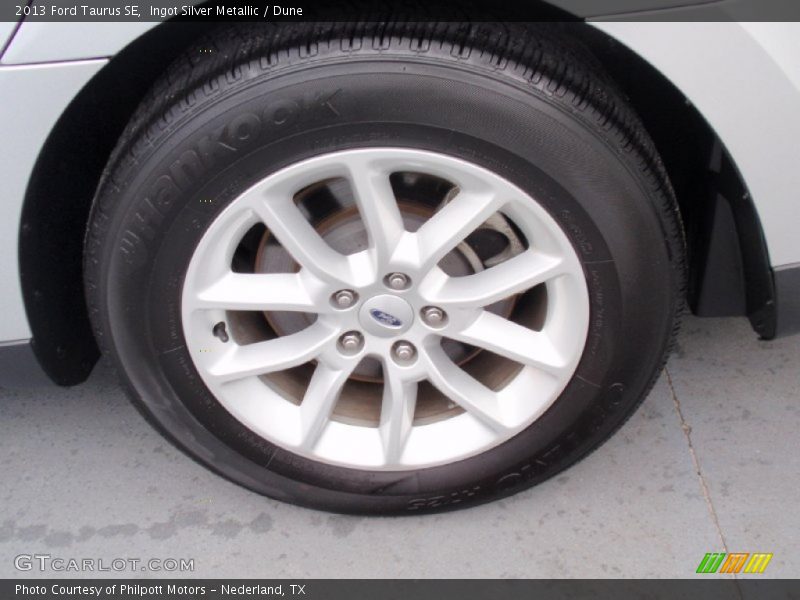 Ingot Silver Metallic / Dune 2013 Ford Taurus SE