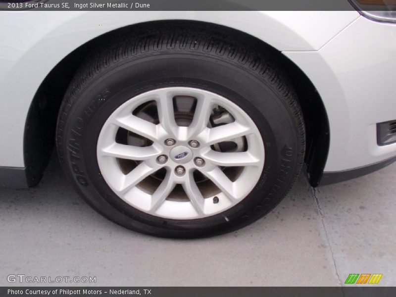Ingot Silver Metallic / Dune 2013 Ford Taurus SE