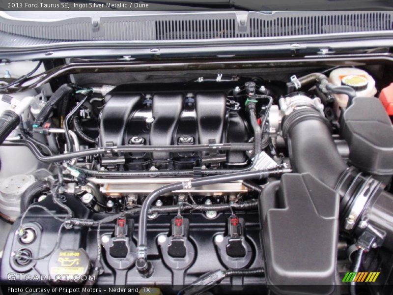 Ingot Silver Metallic / Dune 2013 Ford Taurus SE