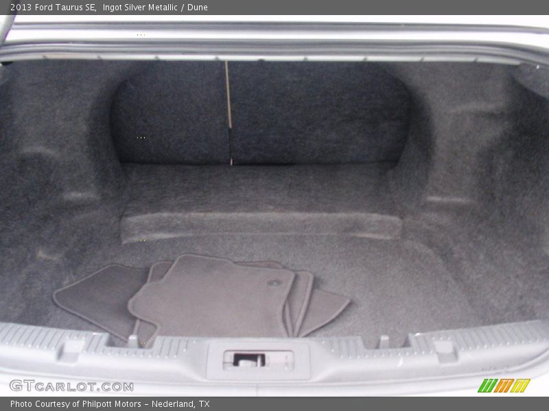 Ingot Silver Metallic / Dune 2013 Ford Taurus SE