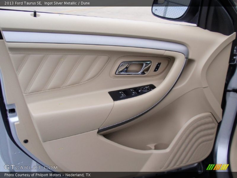 Ingot Silver Metallic / Dune 2013 Ford Taurus SE