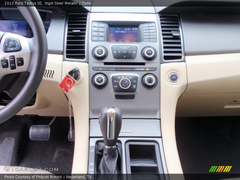 Ingot Silver Metallic / Dune 2013 Ford Taurus SE