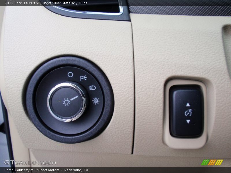 Ingot Silver Metallic / Dune 2013 Ford Taurus SE