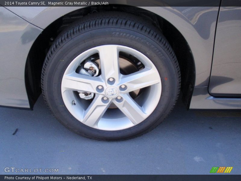 Magnetic Gray Metallic / Black/Ash 2014 Toyota Camry SE