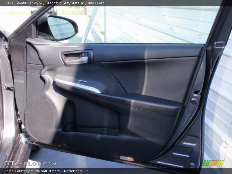 Magnetic Gray Metallic / Black/Ash 2014 Toyota Camry SE