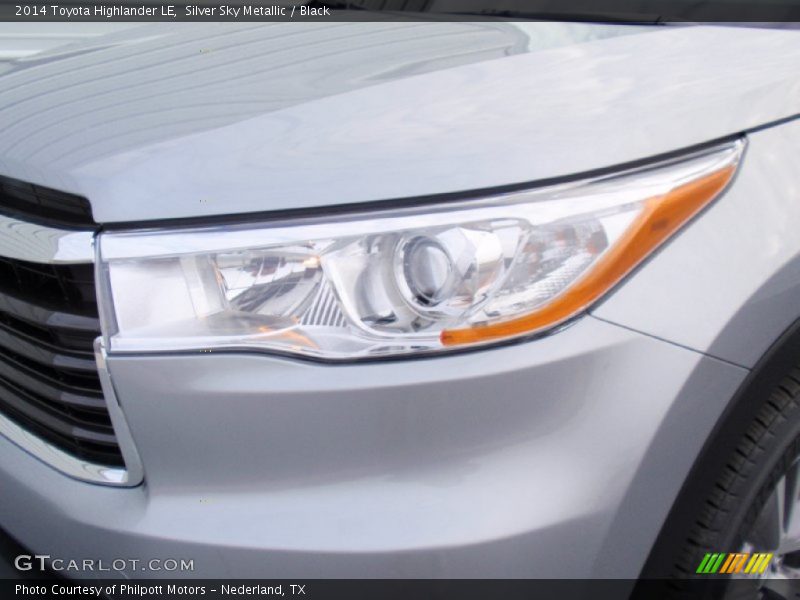 Silver Sky Metallic / Black 2014 Toyota Highlander LE