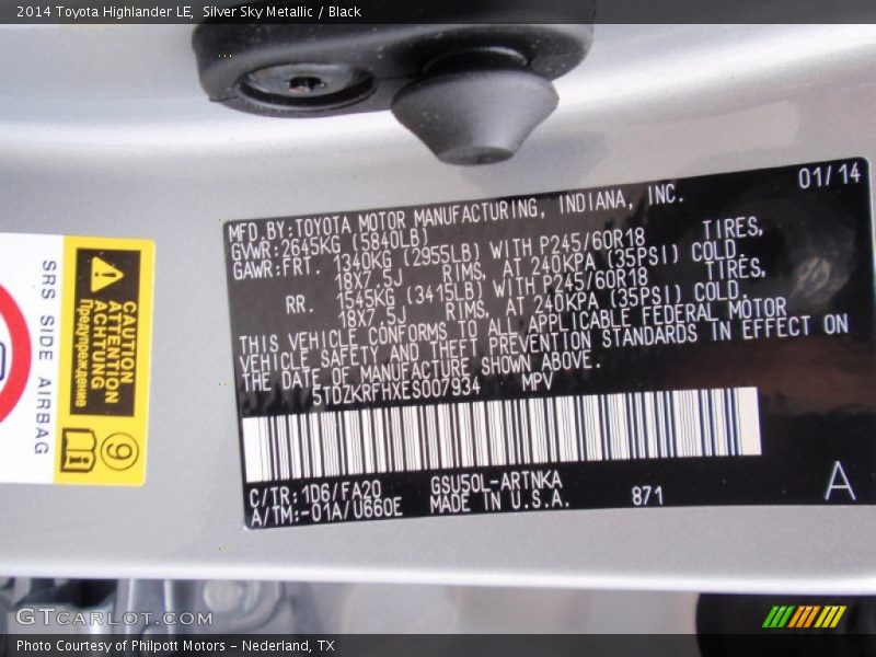 Silver Sky Metallic / Black 2014 Toyota Highlander LE