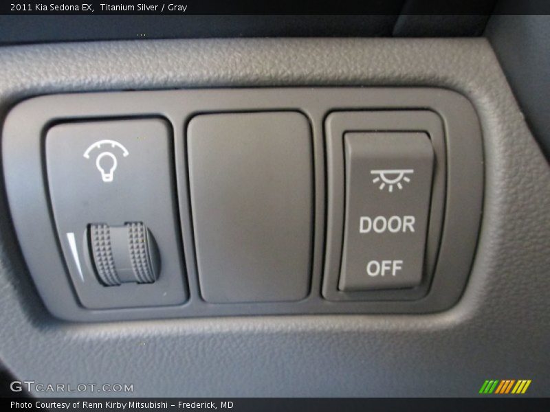 Titanium Silver / Gray 2011 Kia Sedona EX