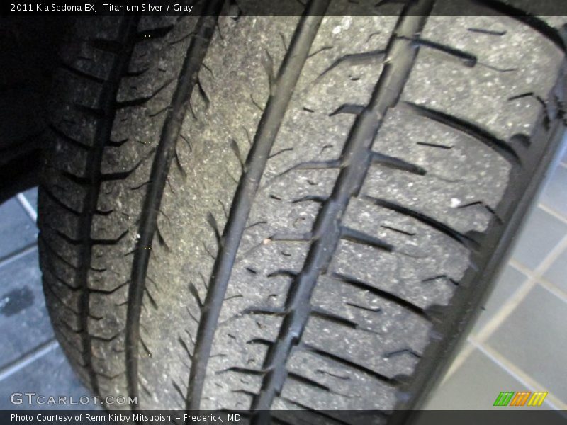 Titanium Silver / Gray 2011 Kia Sedona EX