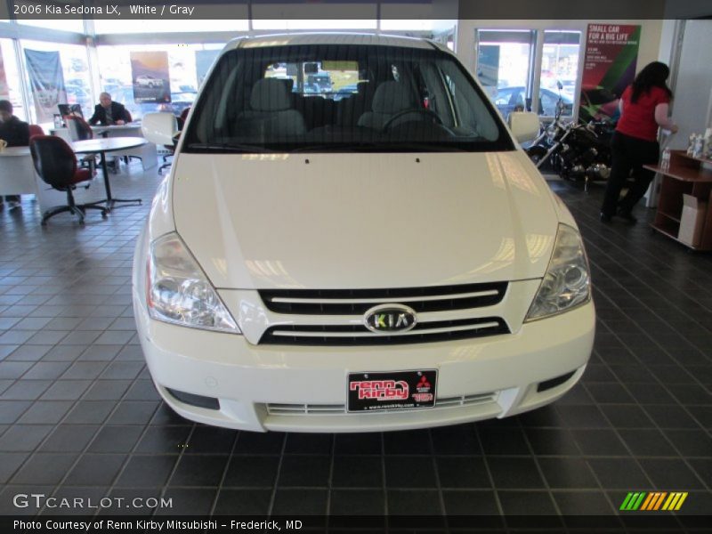 White / Gray 2006 Kia Sedona LX