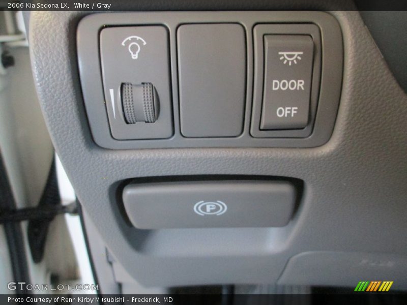 White / Gray 2006 Kia Sedona LX