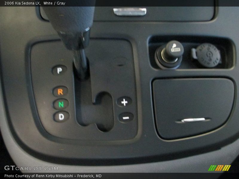 White / Gray 2006 Kia Sedona LX