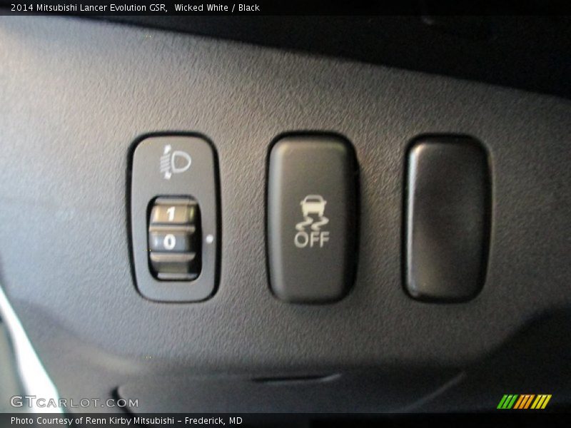 Wicked White / Black 2014 Mitsubishi Lancer Evolution GSR