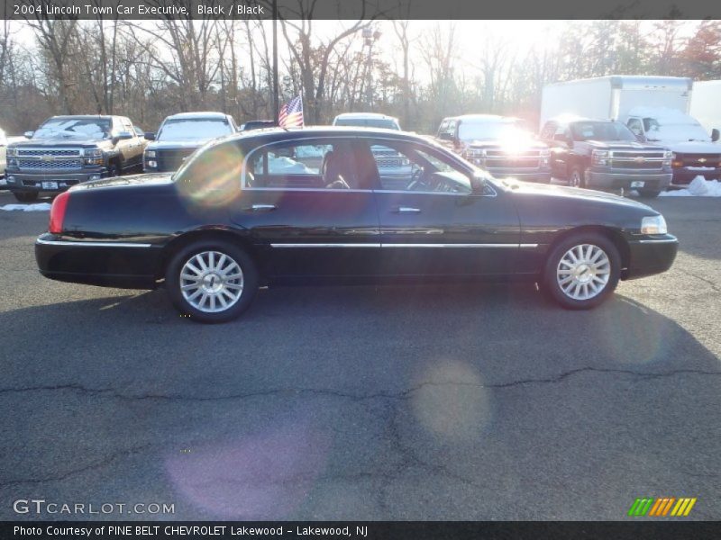 Black / Black 2004 Lincoln Town Car Executive