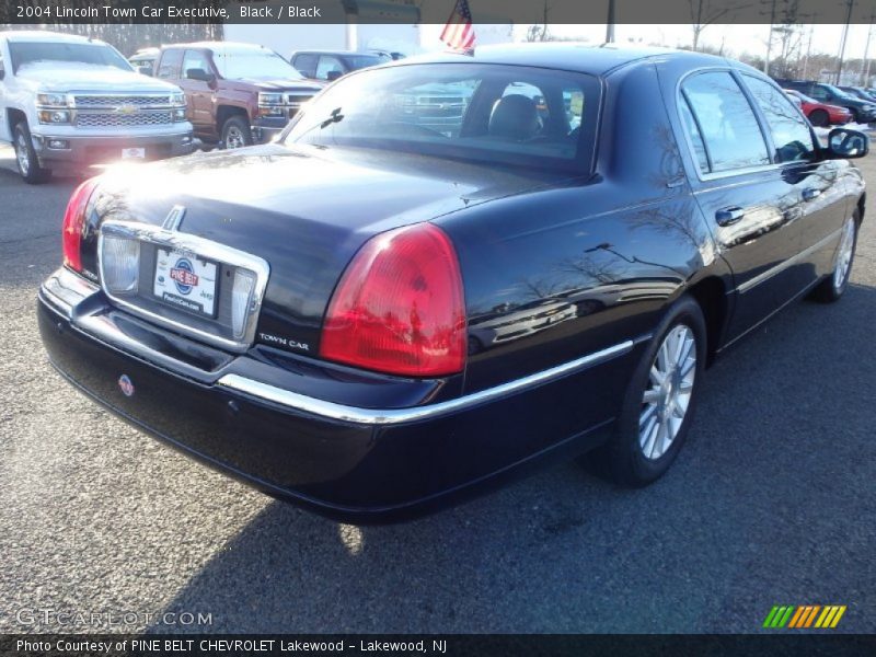 Black / Black 2004 Lincoln Town Car Executive