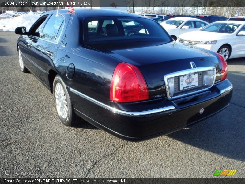 Black / Black 2004 Lincoln Town Car Executive