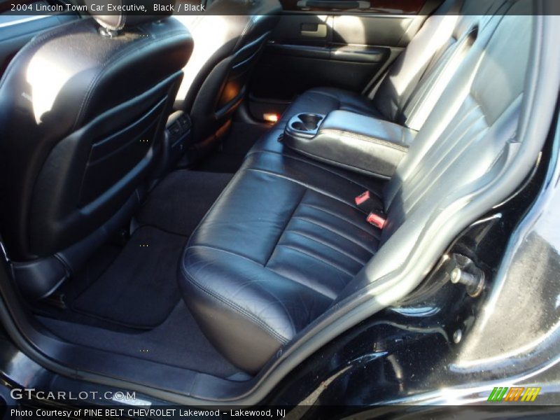 Black / Black 2004 Lincoln Town Car Executive
