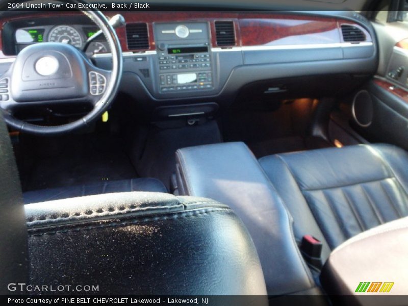 Black / Black 2004 Lincoln Town Car Executive