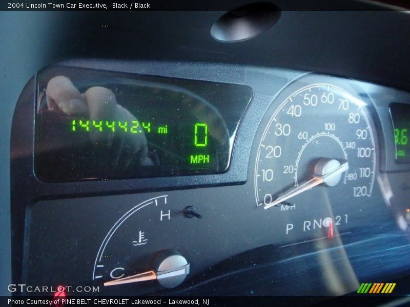 Black / Black 2004 Lincoln Town Car Executive