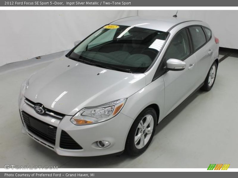 Ingot Silver Metallic / Two-Tone Sport 2012 Ford Focus SE Sport 5-Door