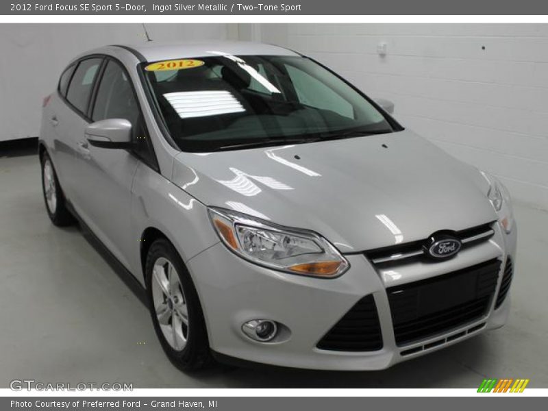 Ingot Silver Metallic / Two-Tone Sport 2012 Ford Focus SE Sport 5-Door