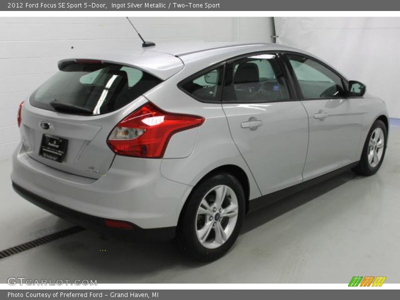 Ingot Silver Metallic / Two-Tone Sport 2012 Ford Focus SE Sport 5-Door