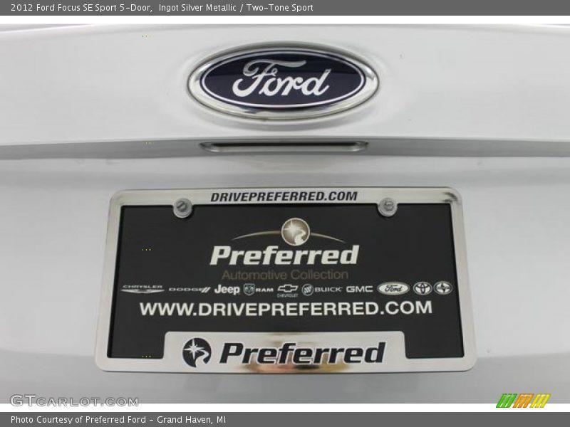Ingot Silver Metallic / Two-Tone Sport 2012 Ford Focus SE Sport 5-Door