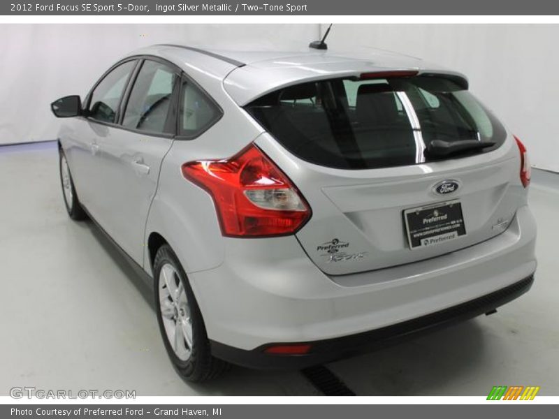 Ingot Silver Metallic / Two-Tone Sport 2012 Ford Focus SE Sport 5-Door