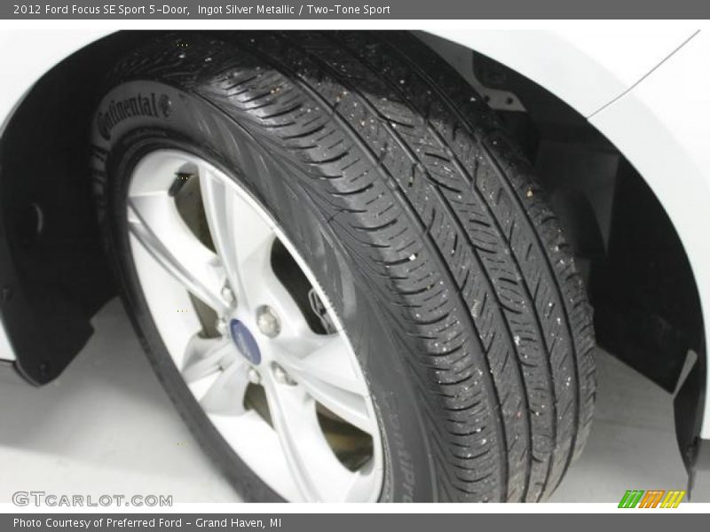 Ingot Silver Metallic / Two-Tone Sport 2012 Ford Focus SE Sport 5-Door