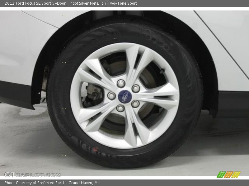 Ingot Silver Metallic / Two-Tone Sport 2012 Ford Focus SE Sport 5-Door