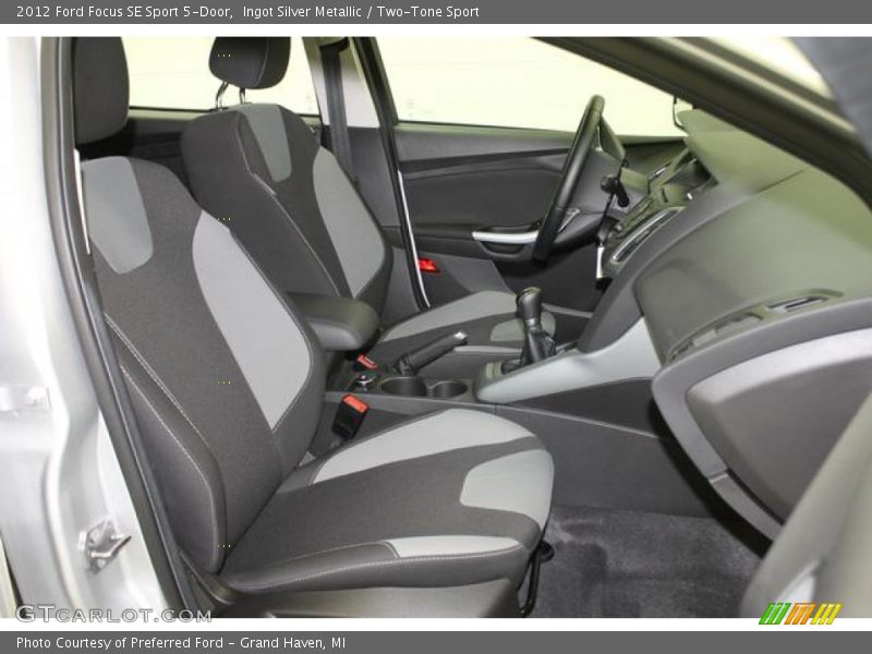 Ingot Silver Metallic / Two-Tone Sport 2012 Ford Focus SE Sport 5-Door