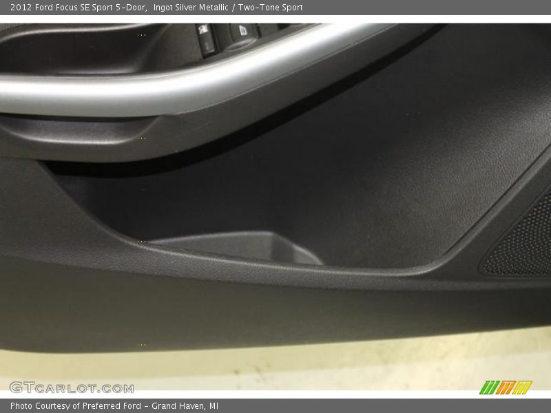 Ingot Silver Metallic / Two-Tone Sport 2012 Ford Focus SE Sport 5-Door