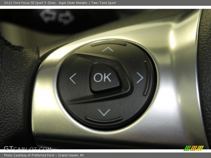 Ingot Silver Metallic / Two-Tone Sport 2012 Ford Focus SE Sport 5-Door