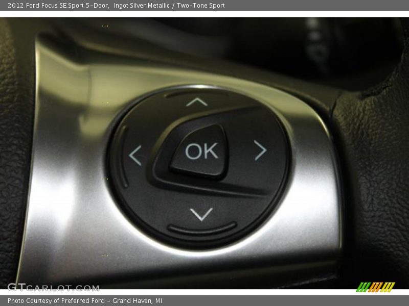 Ingot Silver Metallic / Two-Tone Sport 2012 Ford Focus SE Sport 5-Door
