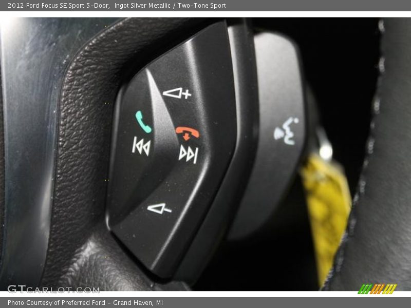 Ingot Silver Metallic / Two-Tone Sport 2012 Ford Focus SE Sport 5-Door