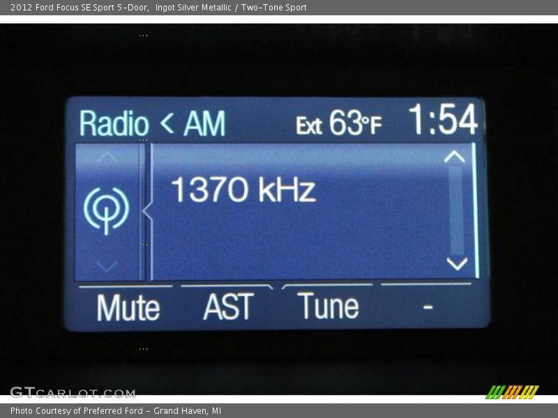 Ingot Silver Metallic / Two-Tone Sport 2012 Ford Focus SE Sport 5-Door