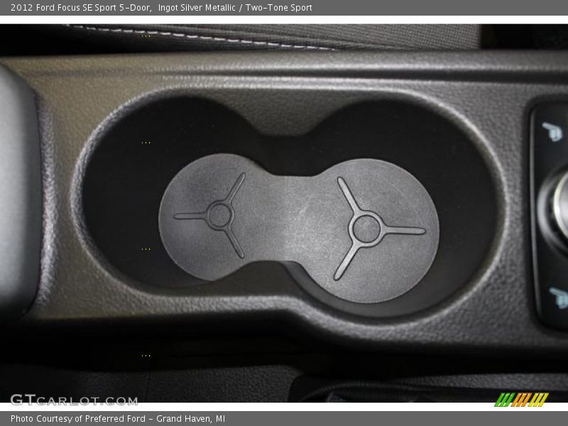 Ingot Silver Metallic / Two-Tone Sport 2012 Ford Focus SE Sport 5-Door