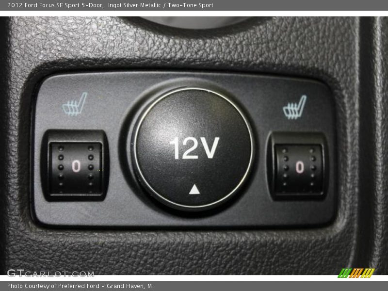 Ingot Silver Metallic / Two-Tone Sport 2012 Ford Focus SE Sport 5-Door