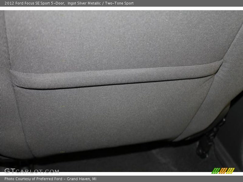 Ingot Silver Metallic / Two-Tone Sport 2012 Ford Focus SE Sport 5-Door