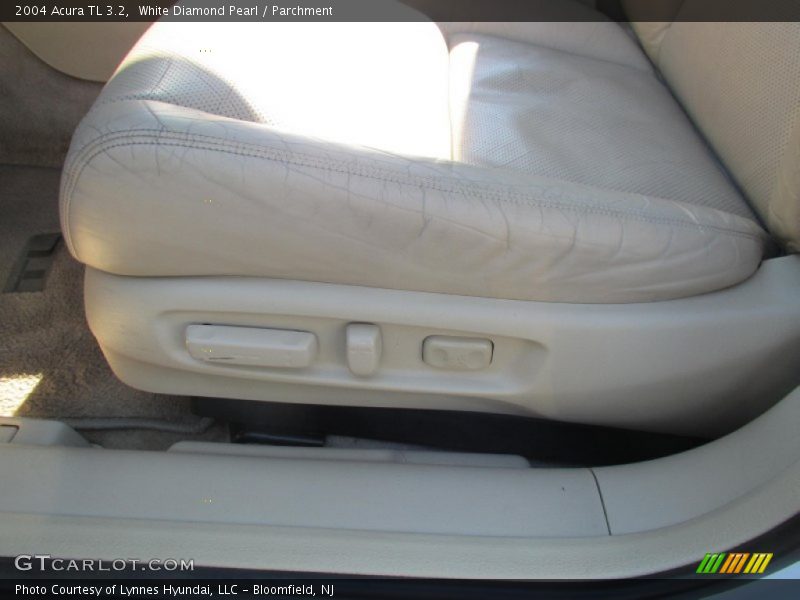 White Diamond Pearl / Parchment 2004 Acura TL 3.2