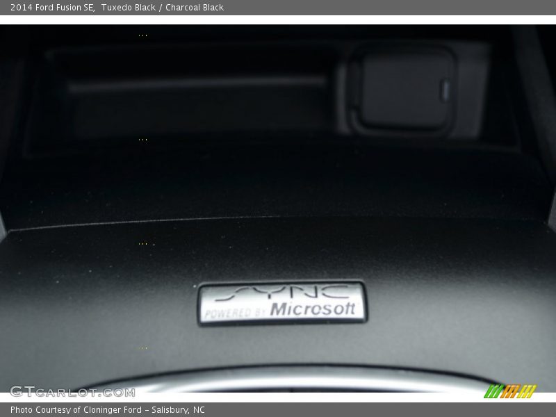 Tuxedo Black / Charcoal Black 2014 Ford Fusion SE