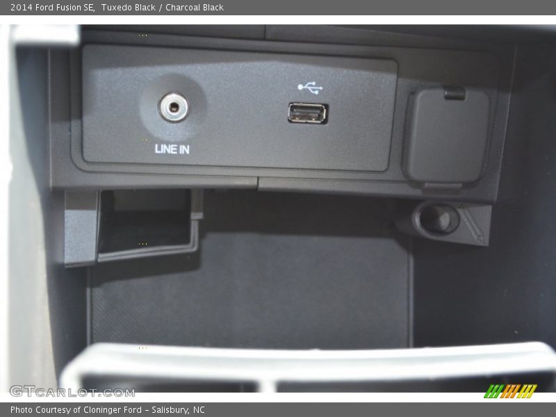 Tuxedo Black / Charcoal Black 2014 Ford Fusion SE