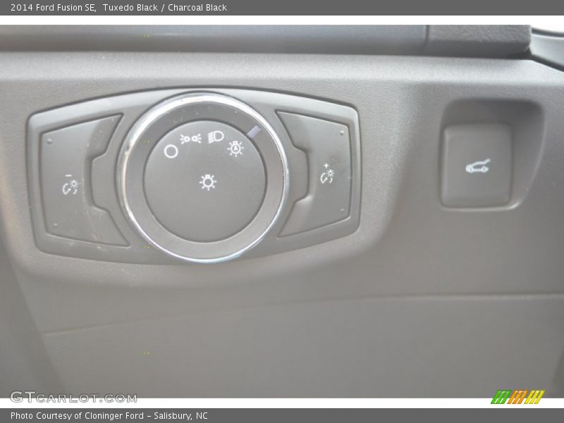 Tuxedo Black / Charcoal Black 2014 Ford Fusion SE
