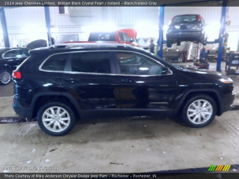 Brilliant Black Crystal Pearl / Iceland - Black/Iceland Gray 2014 Jeep Cherokee Limited