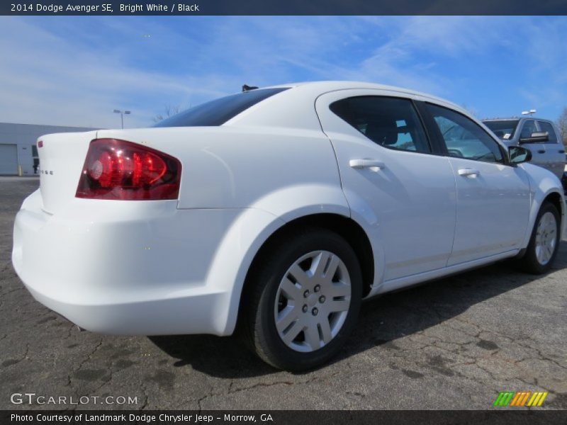 Bright White / Black 2014 Dodge Avenger SE