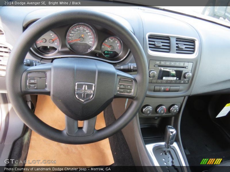 Bright White / Black 2014 Dodge Avenger SE