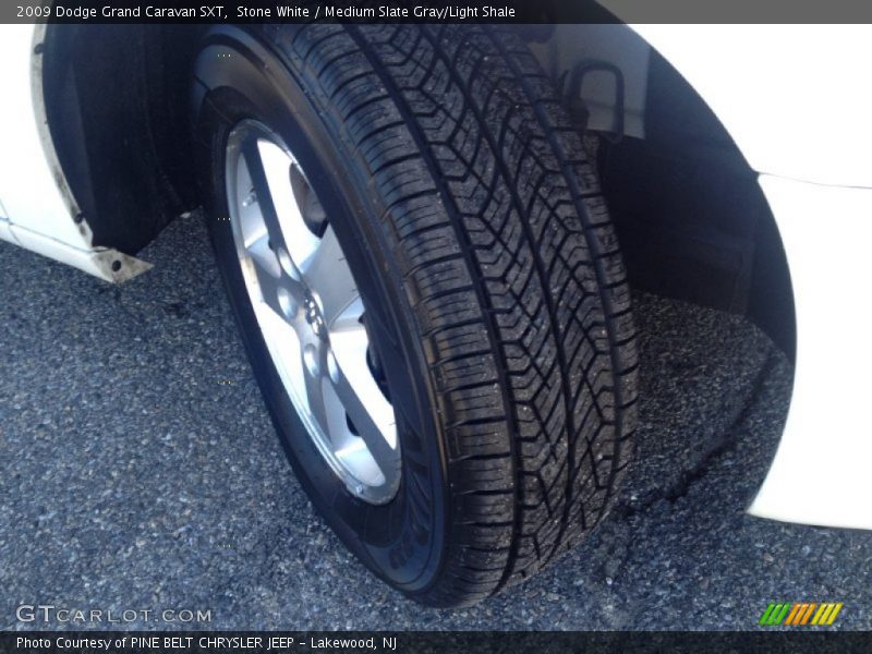 Stone White / Medium Slate Gray/Light Shale 2009 Dodge Grand Caravan SXT