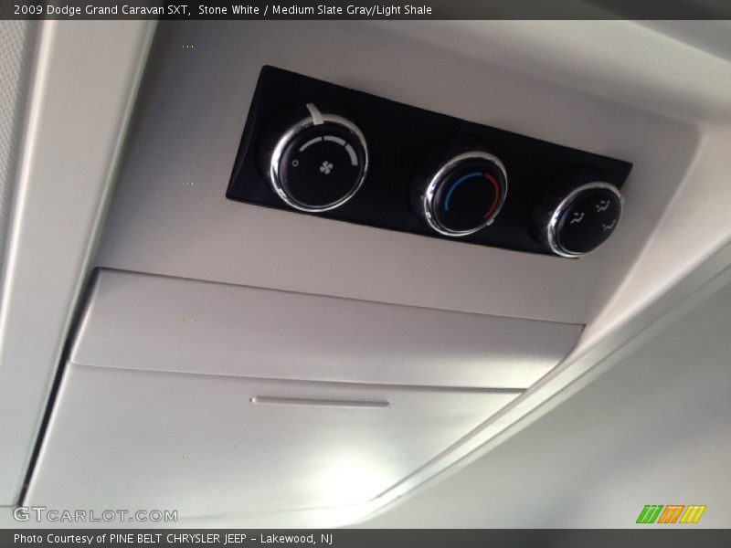 Stone White / Medium Slate Gray/Light Shale 2009 Dodge Grand Caravan SXT