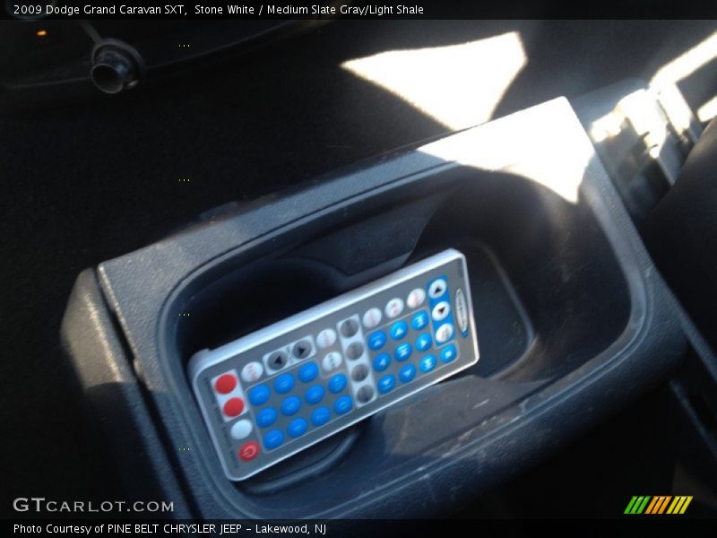 Stone White / Medium Slate Gray/Light Shale 2009 Dodge Grand Caravan SXT