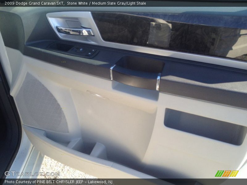 Stone White / Medium Slate Gray/Light Shale 2009 Dodge Grand Caravan SXT